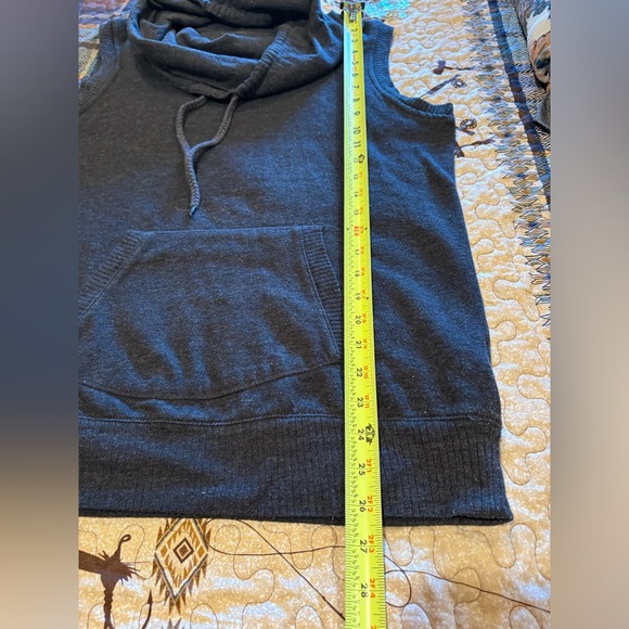 Calvin Klein PERFORMANCE Sleeveless Black Cowl Neck vest with front pocket - Picture 7 of 10